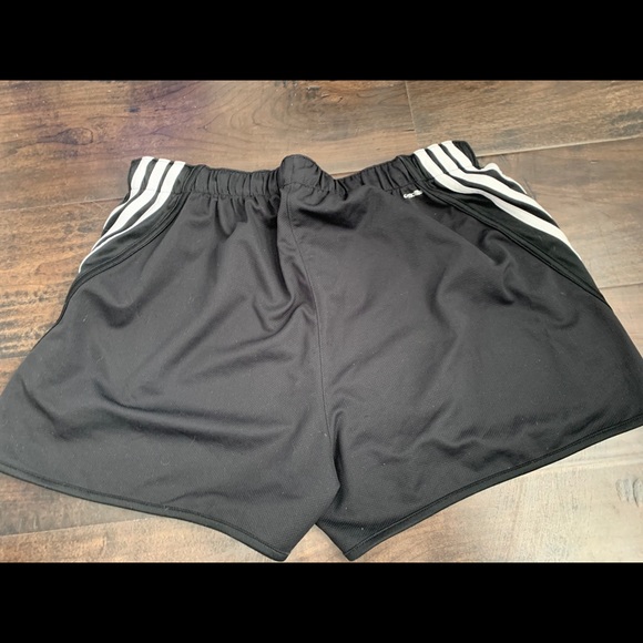 Athletic shorts - Picture 2 of 3